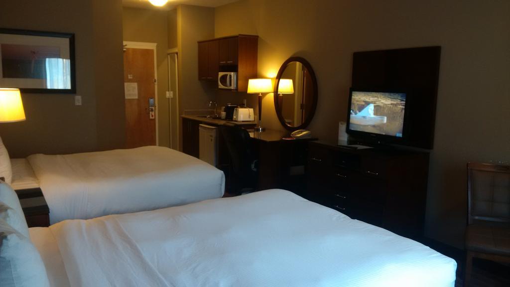 Sigma Inn & Suites Hudson'S Hope Hudson Hope Buitenkant foto