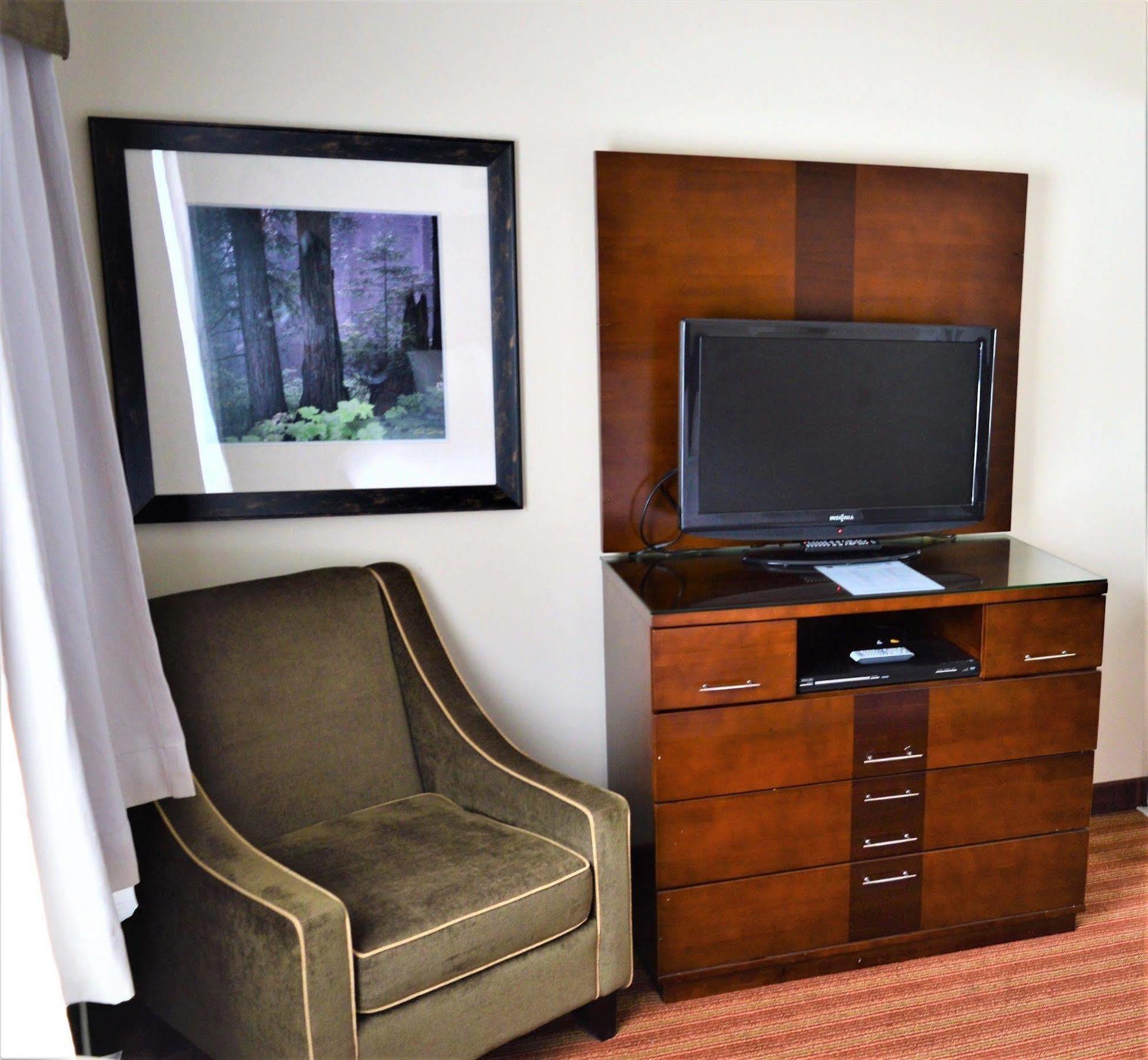 Sigma Inn & Suites Hudson'S Hope Hudson Hope Buitenkant foto