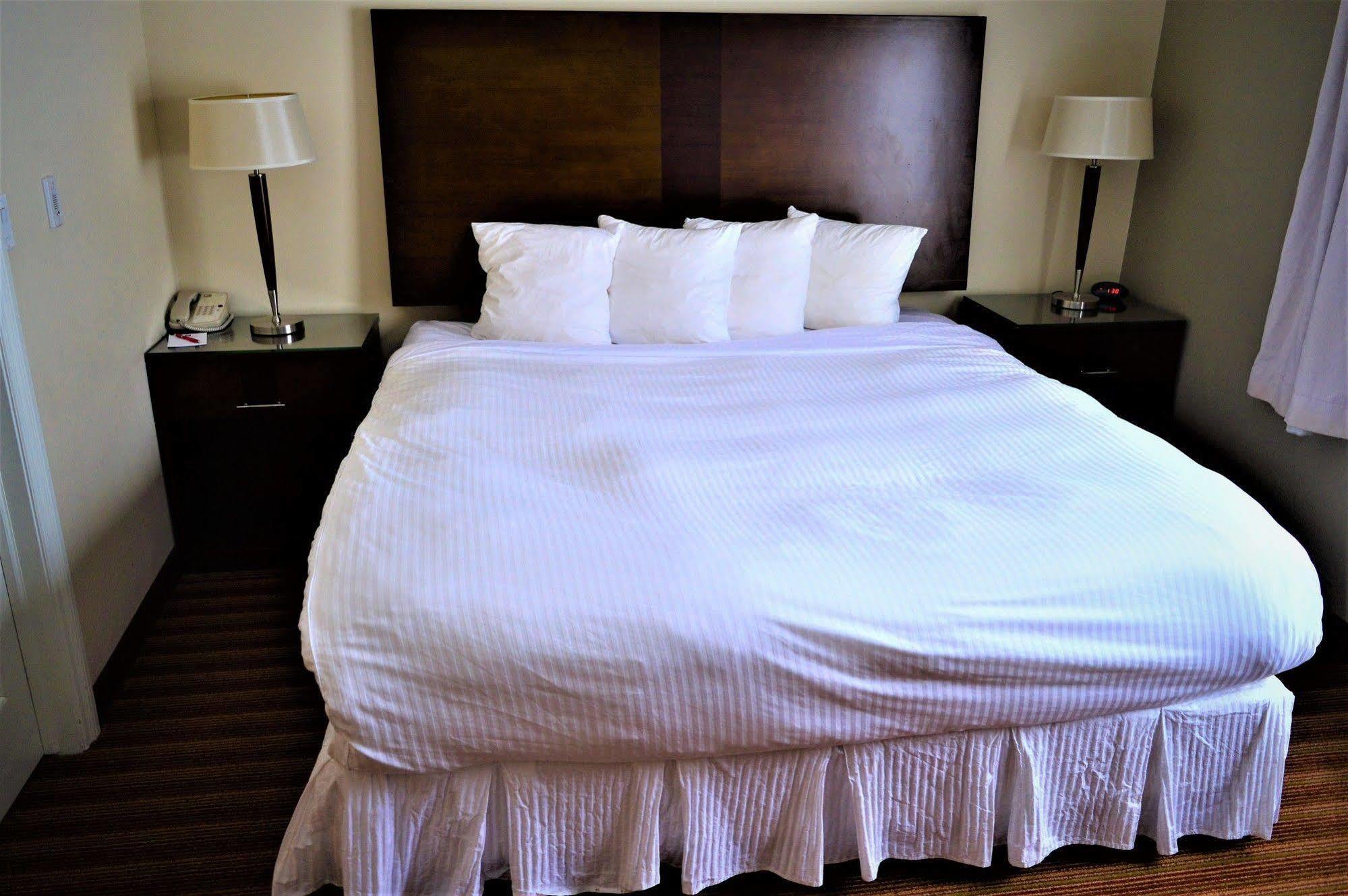 Sigma Inn & Suites Hudson'S Hope Hudson Hope Buitenkant foto