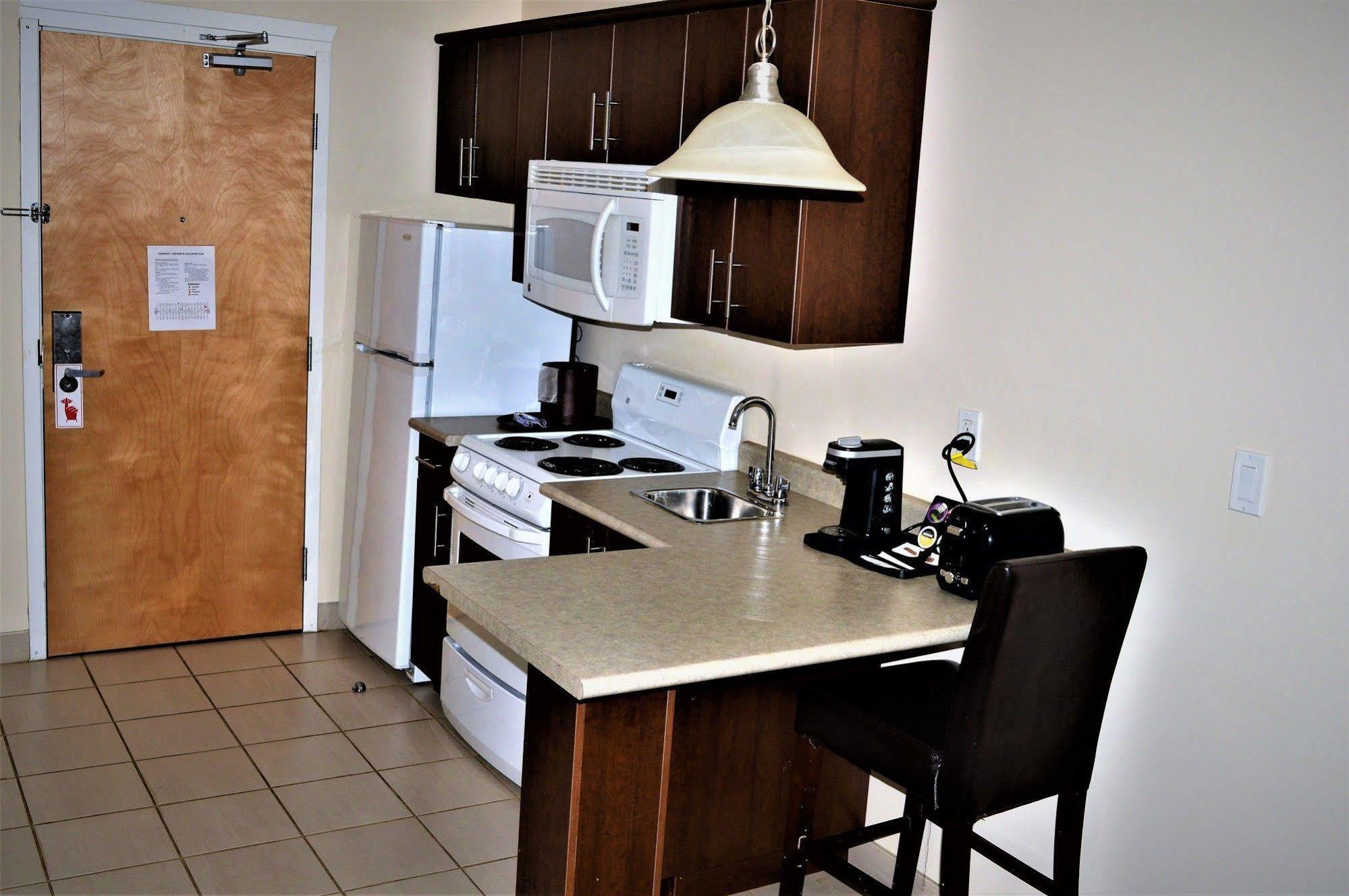 Sigma Inn & Suites Hudson'S Hope Hudson Hope Buitenkant foto