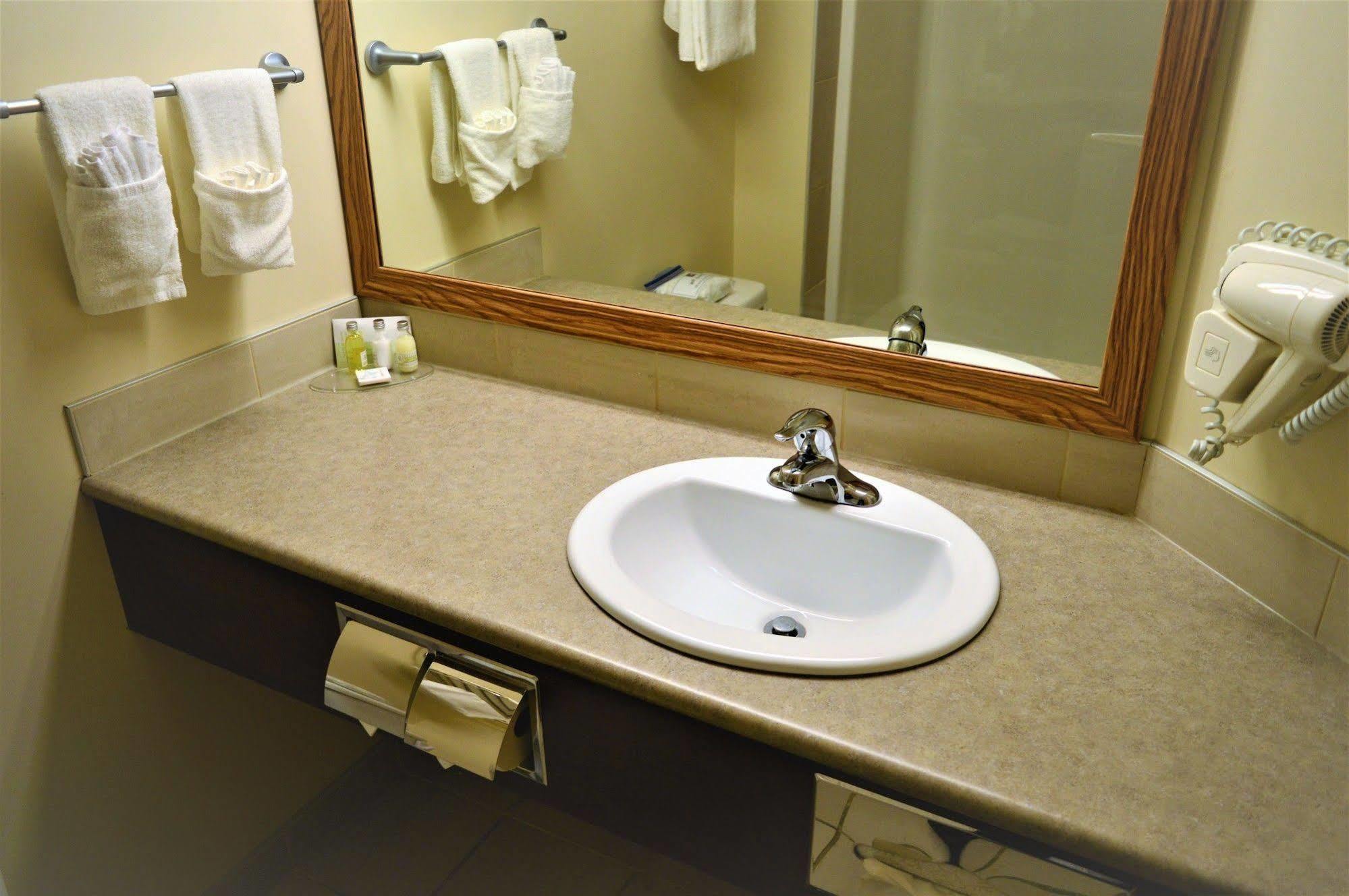 Sigma Inn & Suites Hudson'S Hope Hudson Hope Buitenkant foto